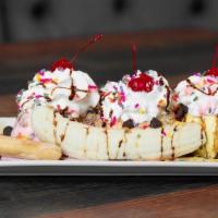 Banana Split · 3 scoops w/Banana