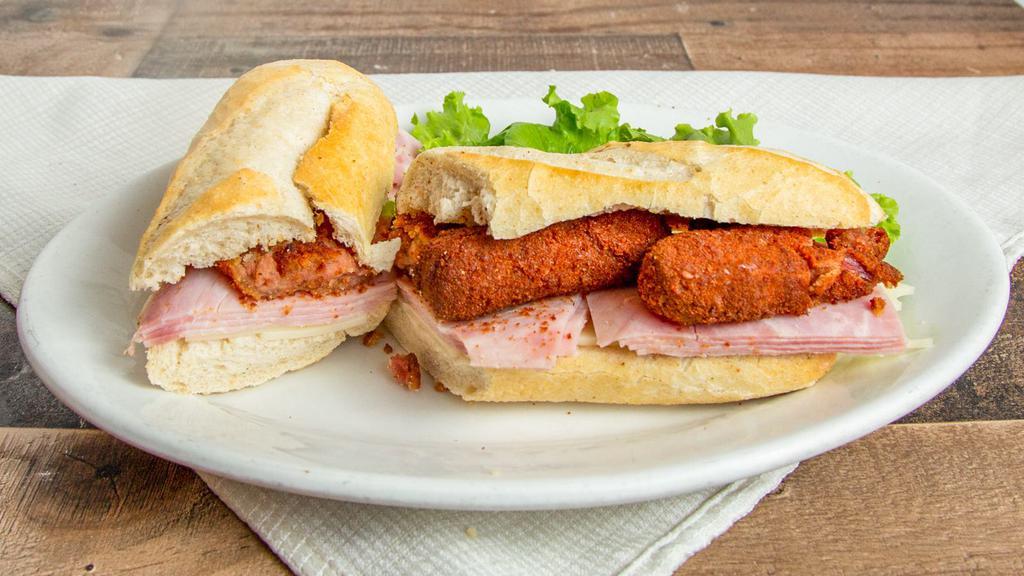 Croqueta Sandwich · Croquette, ham, and swiss cheese on a cuban bread.

Platos marcados con asterisco no pueden escojer accompaniantes.