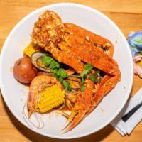 Snow Crab Legs ( 1 Cluster ) 9-10 Oz · Seafood served with corn and potato