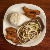 Pechuga Encebollada · Grilled chicken breast topped with grilled onions.