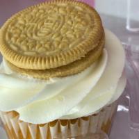 Vanilla Cupcake With Cookie  · 