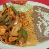 15) Fajitas De Pollo · Strips of chicken with sliced tomato, bell peppers and onions in a spicy red sauce. Comes wi...