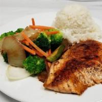 Hibachi With Salmon 铁板三文鱼 · Served with broccoli, carrot, onion and zucchini.