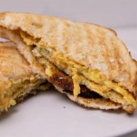 Súper Sandwich / Super Sandwick · Servido con queso amarillo, lechuga, mayonesa, tomate y cebolla. Carne a elección. / Served ...