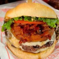 Enanos Doble Carne · 150gr angus beef, double cheese, onion rings, bacon jam, vegetables, french fries