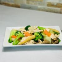 Chicken With Mixed Vegetables 杂菜鸡 · Sliced chicken with broccoli, snow peas, carrots, mushrooms, baby corns, celeries, water che...