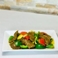Curry Beef 咖喱牛 · Spicy.  Shredded beef with green peppers, red peppers, onions with curry sauce.
