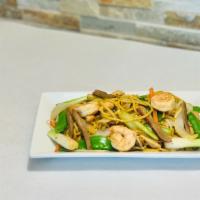 House Special Lo Mein 本楼捞面 · chicken, pork and shrimps, stir fried w/ chinese egg noodles w/ carrots, bean sprout, celeri...