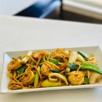 Shrimp Lo Mein 虾捞面 · Shrimp stir fried w/ chinese egg noodles w/ carrots, bean sprout, celeries, onions, scallion...