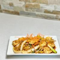 Pad Thai Noodle 泰式面 · Onions, scallions, eggs, bean sprouts, carrots and peanuts.