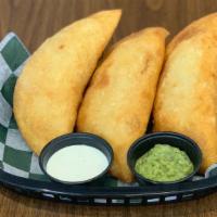 Empanada De Domino · FRIJOLES NEGRO CON QUESO