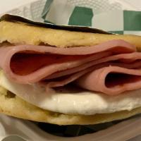 Arepa De Jamon Y Queso Guayanes · Ham and guayanes cheese.