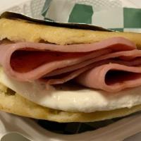 Arepa Jamon Y Queso De Mano · Ham and mano cheese.