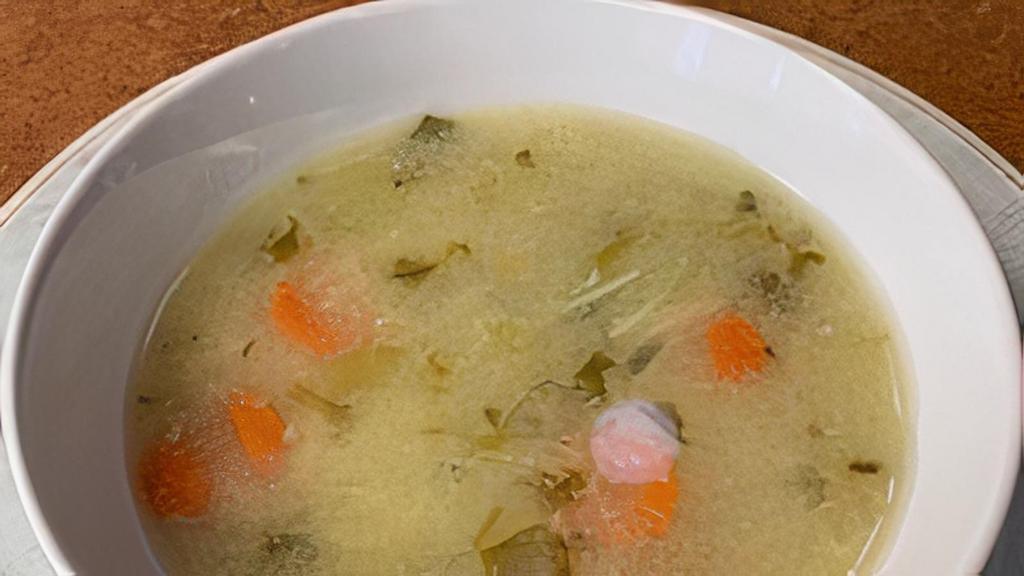 Sopa De Pollo · Sopa de pollo con fideos papas y zanahoria