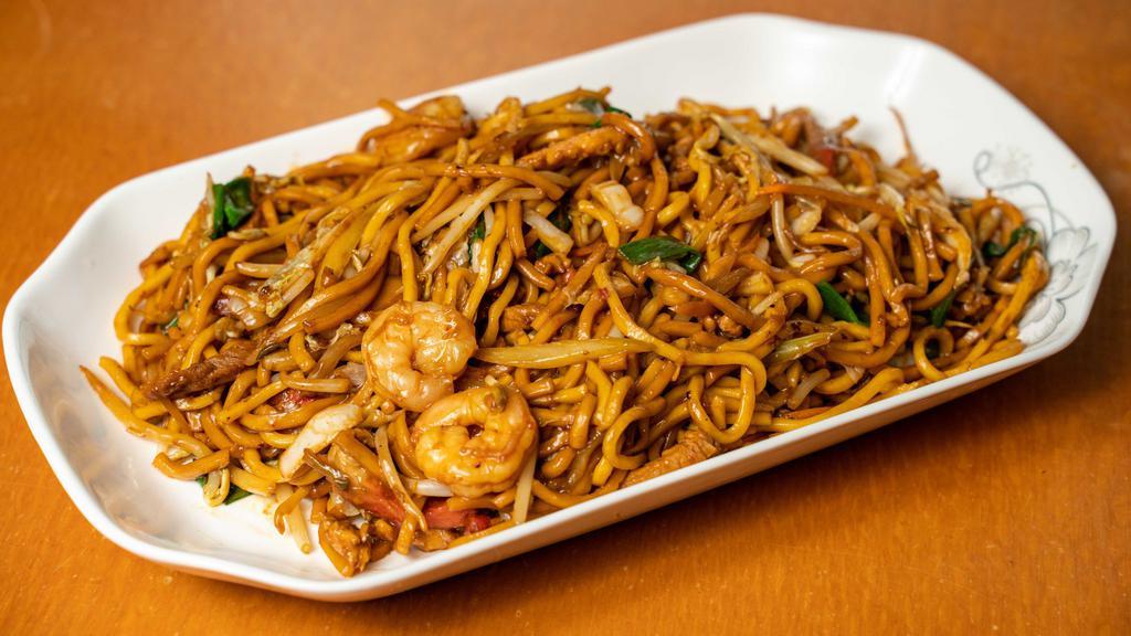 Shrimp Lo Mein · sautéed soft yellow noodle with cabbage, celery, carrot, beansprout, green onion, and shrimp.