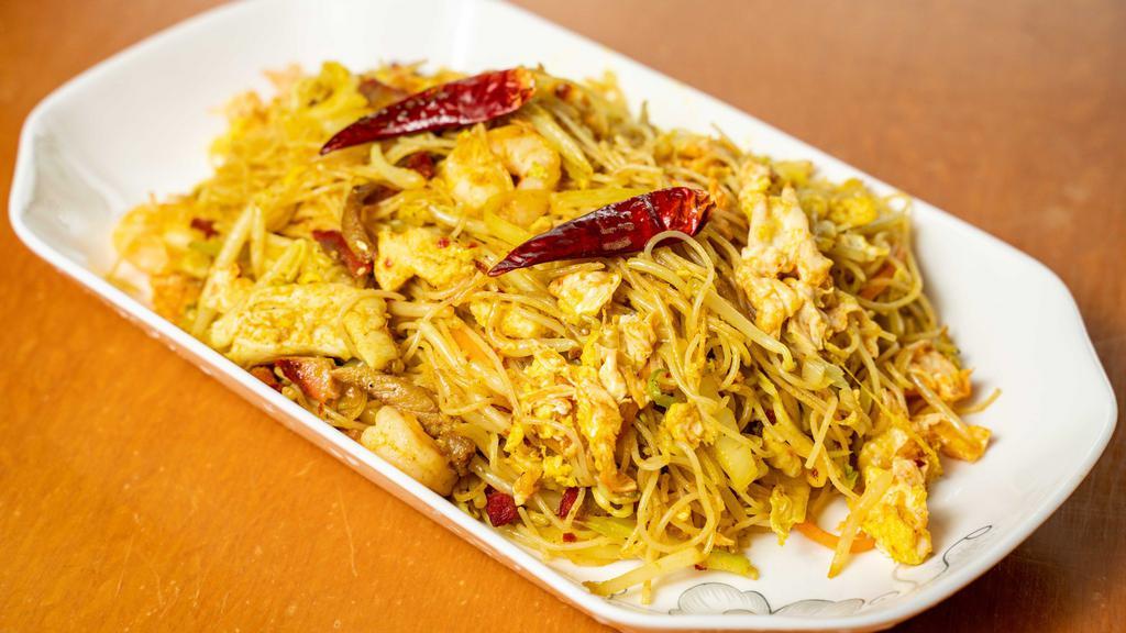 Singapore Rice Noodles · Skinny rice noodles with curry flavor, mixed vegetables, egg, pork, chicken, and shrimp.(spicy)