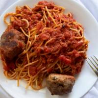 Spaghetti Con Polpeta · Spaghetti with meatball and tomato sauce.