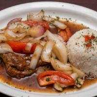 Churrasco Encebollado · Churrasco steak with grilled onions and tomatoes.
