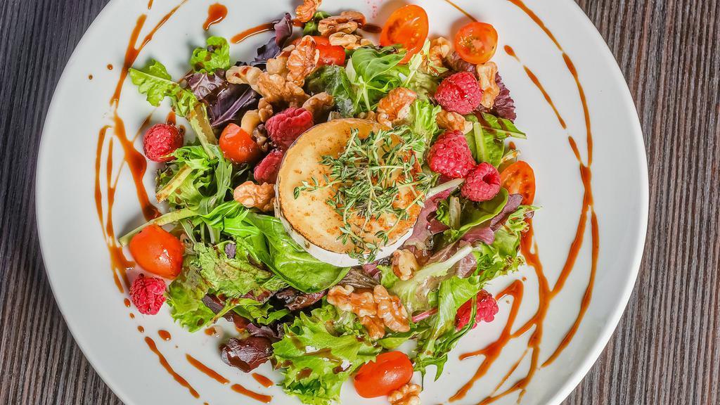 Ensalada De Queso De Cabra · Mixed green Salad, nueces, raspberry, Tomate cherry, queso de cabra y vinagreta de raspberry