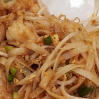 Chicken Pad Thai · Thai Rice Noodles with Eggs, Bean Sprouts, Ground Peanuts in Tamarind Sauce