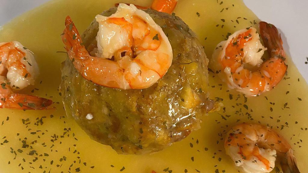 Mofongo Filled With Shrimp In Garlic Sauce · Mofongo relleno con camarones al ajillo