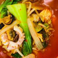 Jampong Noodle (짬뽕) · Spicy noodle soup with vegetable, shrimp, squid, and mussel.