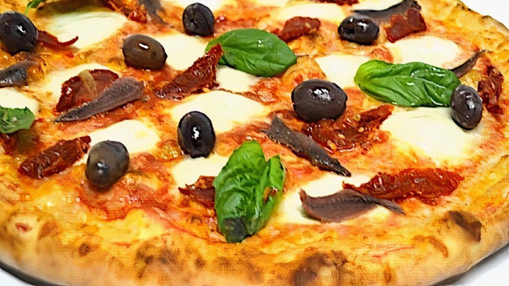 Napoli · Tomato sauce, diced mozzarella fior di latte, anchovies, olives and basil.