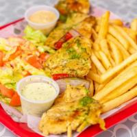 Pincho De Pollo · Chicken kebab with pepper and onion with a side of fries.