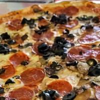 Brunette Pizza · Ham, mushrooms and black olives.