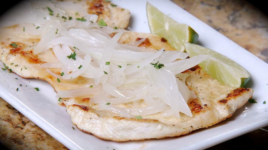 Pechuga De Pollo A La Plancha · Grilled boneless breast of chicken topped with grilled onions.