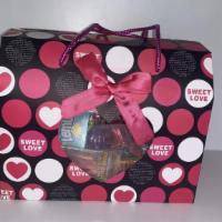 Love Snack Pack · For all ages

Surprise Box for 2 ppl to share 
drinks
candy 
snacks
gifts
Huge variety of 
s...