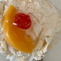 Postre Chaja · Individual moist cake with dulce de leche, butter cream, peaches, meringue.