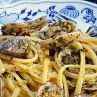 Linguine Alle Vongole · Clams, garlic white wine sauce, parsley