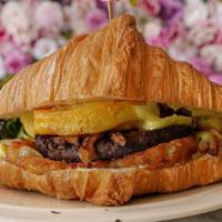 Vte Croissant · Spicy. Inspired in ''Vegan Travel Eats'' sandwich. Hash brown, Just Egg patty, sausage patty...