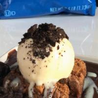Brigadeiros Island · That's a delicious Island of Brownie topped with Ice Cream, Brigadeiro and Oreo