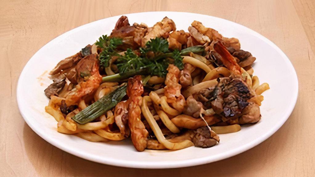 Combo Yakiudon · Stir fried thick white wheat-flour noodles with vegetables and a combination of Beef, Chicken and Shrimp in Yakisoba Sauce.