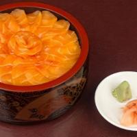 Salmon *D-B · しゃけ/さけ Salmon sashimi layered over sushi rice.