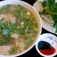 Special Combo Phở / Đặc Biệt · Slices eye-of-round steak, well-done brisket, fat brisket, soft beef tendon, honeycomb tripe...