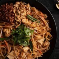 Gf Chicken Pad Thai · 4920 Cals. Rice noodles, Thai spices, green onion, peanuts.