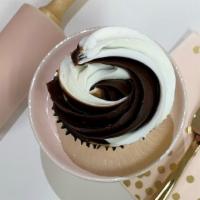 Swirl Marble · Chocolate and vanilla cake mixed in a swirl topped with vanilla and chocolate buttercream