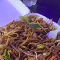 Chicken Lo Mein · Stir fried egg noodles with vegetables and chicken.