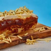 Maracaibo Dog · Salchicha de carne envuelta en tocineta, repollo, papitas ralladas, salsa tártara y queso de...