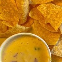 Chips And Queso Personal 4 Oz · 