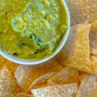 Guacamole And Chips Personal 4 Oz · 