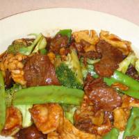 Happy Family  · Fresh beef shrimp, and chicken sauteed with mushrooms, snow peas, and broccoli in brown sauce.