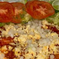 Enchiladas Auténticas (4) / Authentic Enchiladas (4) · Enchiladas rojas bañadas en chile colorado rellenas de queso. Lechuga picada acompañada de n...