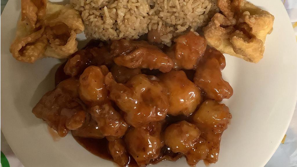 General Tso'S Chicken · Crispy chicken cooked in a golden brown spicy general sauce.