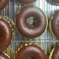 Vainilla Donut With Choco Glaze  (6) · Enjoy our original donuts (6) with chocolate glaze. It is the perfect treat to sweeten your ...