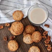 Pecan Cookie · 1 whole cookie with pecans.
Ingredients: butter, erythritol, vainilla and almonds.

(This it...