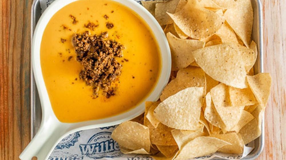 Icehouse Queso · Chips and queso with ground beef